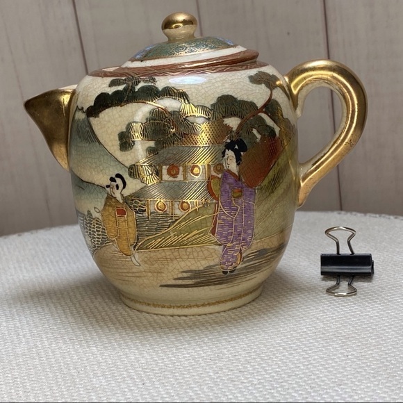 Antique Satsuma from Japan Meiji research: Vatican.com or eBay for more … - Picture 8 of 16